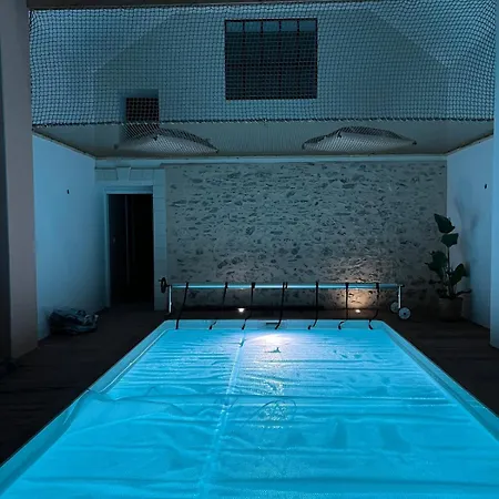 Holiday home Grange De Clyna-piscine & A 10 Min Du Circuit Parigne-l'Eveque