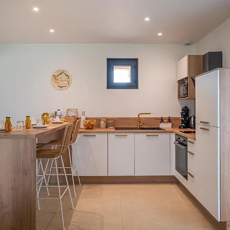 Holiday home Grange De Clyna-piscine & A 10 Min Du Circuit Parigne-l'Eveque