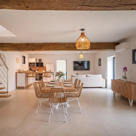 Сasa de vacaciones Grange De Clyna-piscine & A 10 Min Du Circuit *