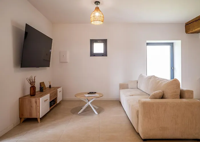 Σπίτι διακοπών Grange De Clyna-piscine & A 10 Min Du Circuit Guemardieres