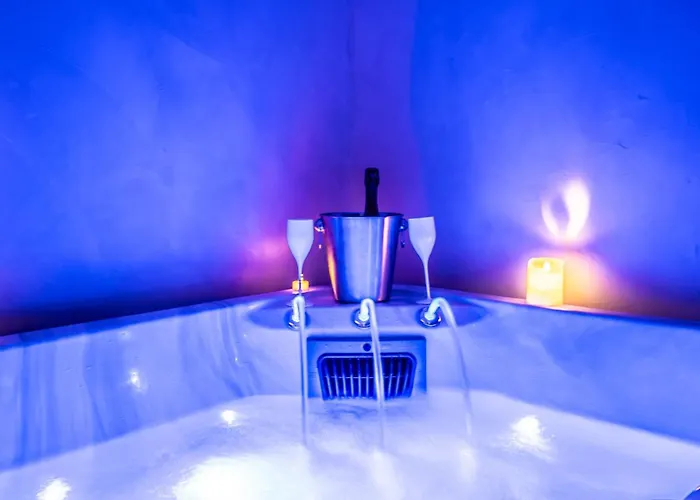 Grange De Clyna-piscine&spa à 10 Min Du Circuit Casa de Férias Guemardieres